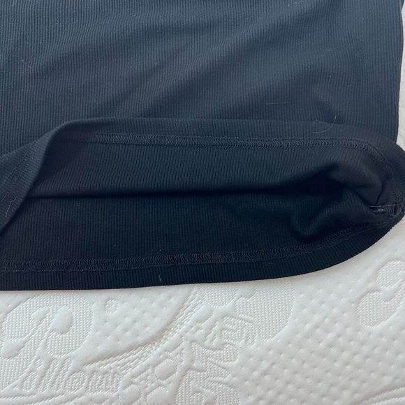 Black ribbed tank top - Picture 2 of 5